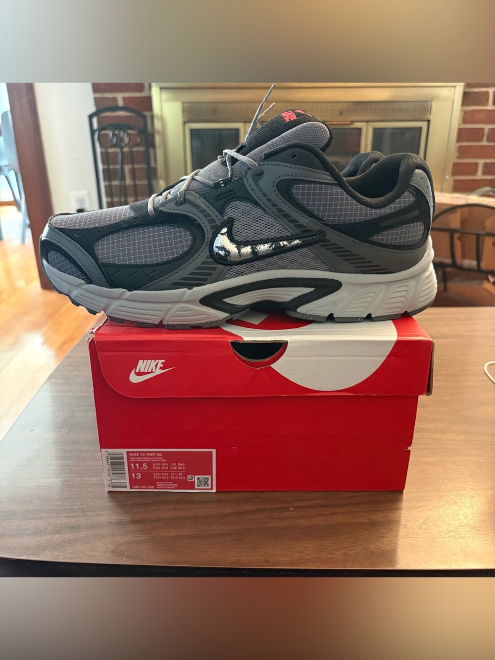 Brand new never worn!  Men’s Nike V5 RNR in black & grey.  Size 11.5
